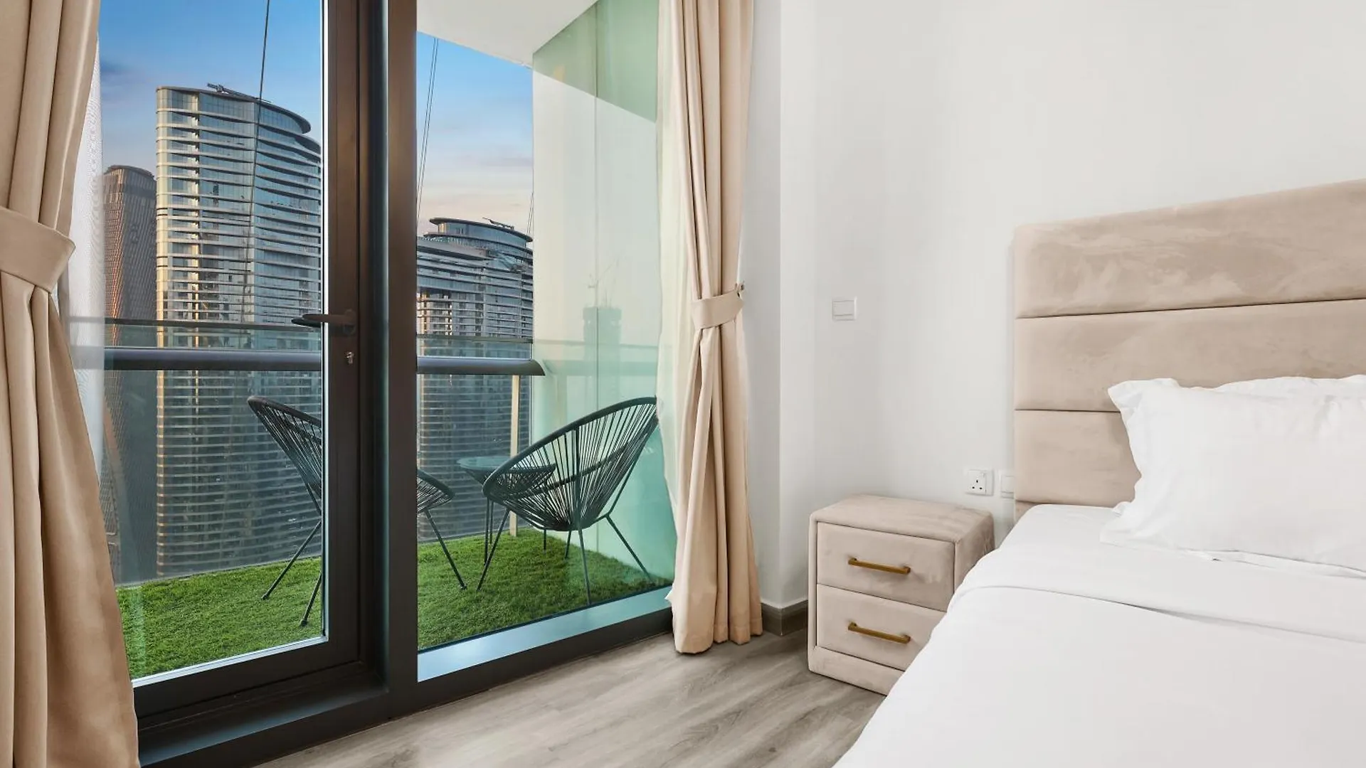 First Class Dubai 2Br Apartment Amazing Skyline And Sea Views From Balcony